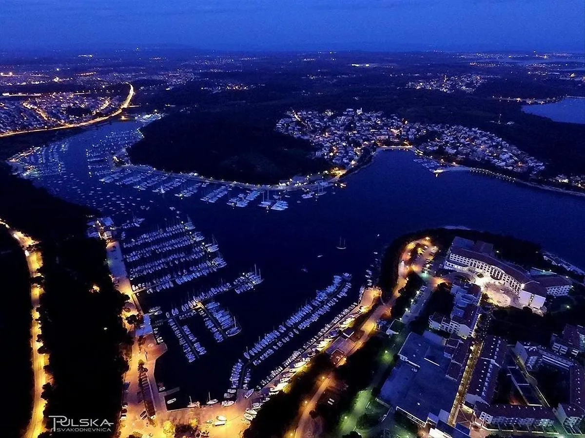Apartment Lungomare Pula 0*,